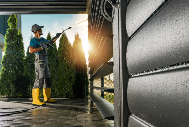 Best Pool Deck Cleaning  in Garden City, MI